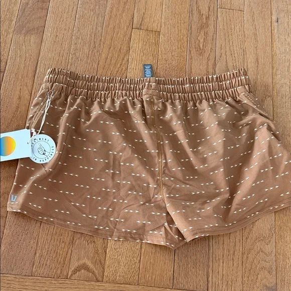 Vuori Women's Tan Printed Active Shorts with Drawstring New with tags - Picture 6 of 6